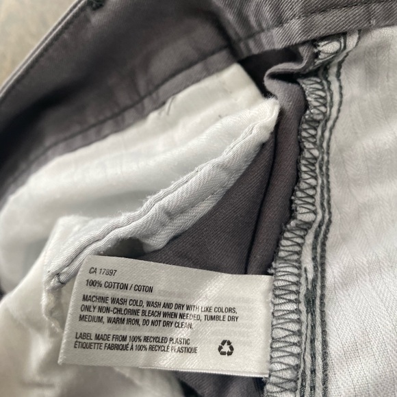 Men’s GAP Classic Khakis Shorts - Size Large - Picture 4 of 4